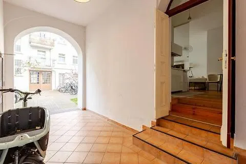 In Einem Ruhigen Garten, In Der Mitte Apartamento