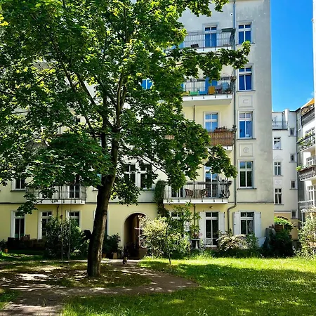 In Einem Ruhigen Garten, In Der Mitte Apartament Berlin