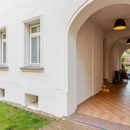 In Einem Ruhigen Garten, In Der Mitte Apartament