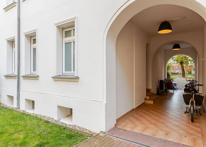 In Einem Ruhigen Garten, In Der Mitte Apartament