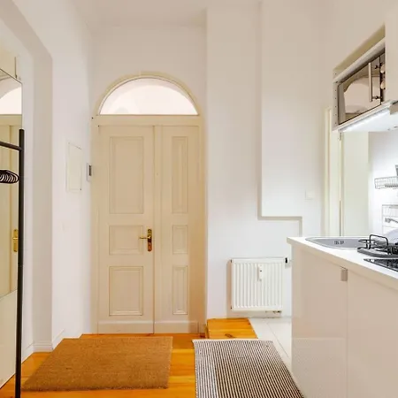 In Einem Ruhigen Garten, In Der Mitte *