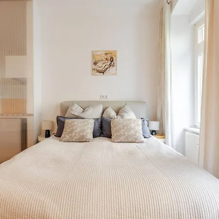 In Einem Ruhigen Garten, In Der Mitte 公寓 *